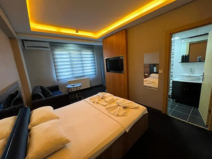 Near Palace Ataşehir oda ve banyo geçişi